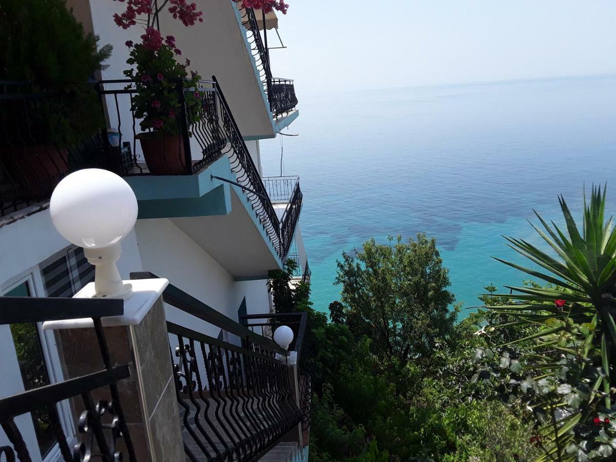 Odhisea Hotel Restaurant Qeparo Esterno foto
