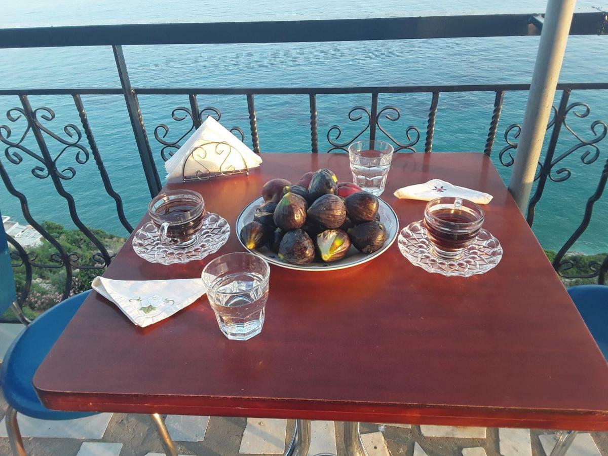 Odhisea Hotel Restaurant Qeparo Esterno foto